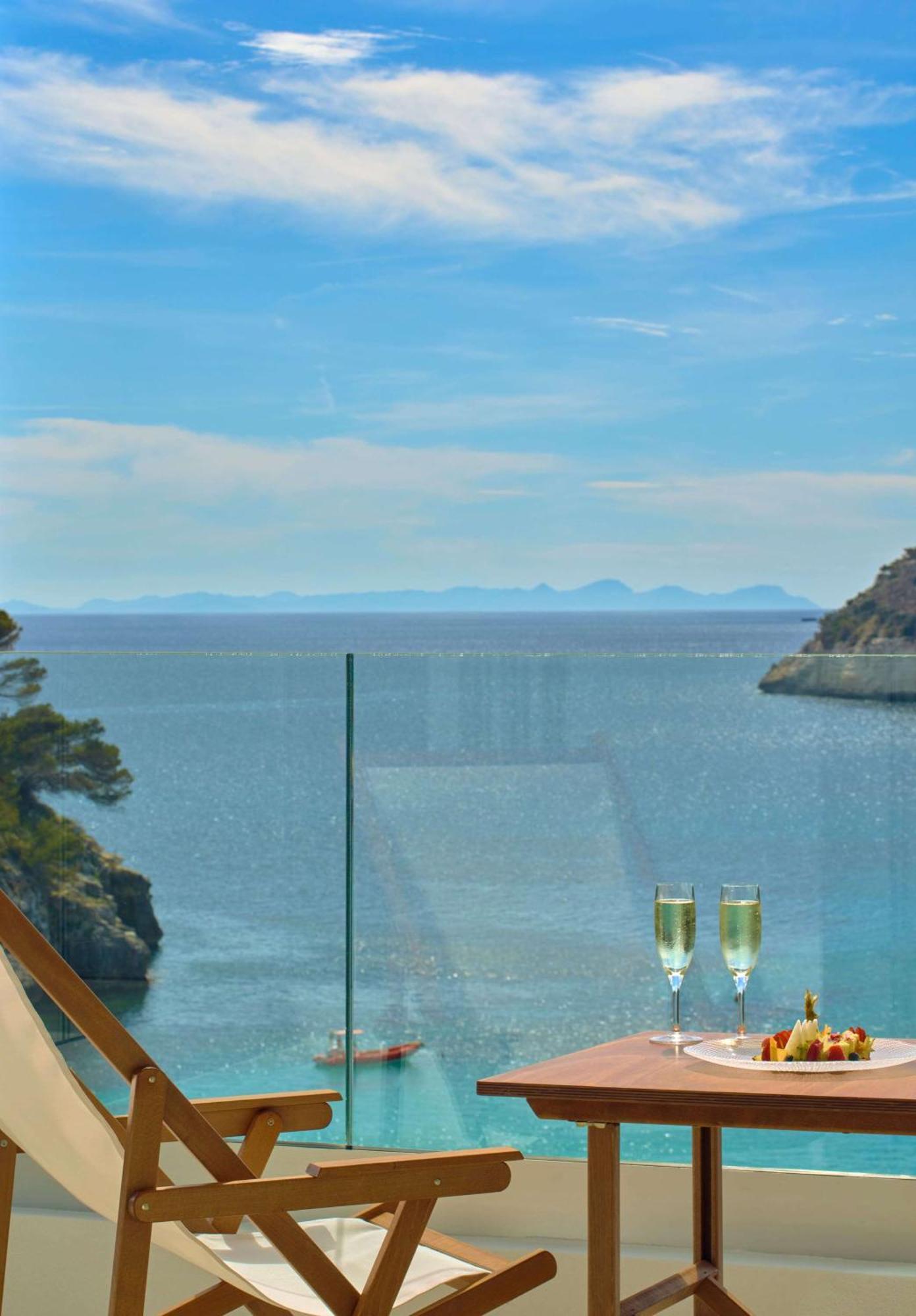 Отель Melia Cala Galdana Кала-Галдана Экстерьер фото View of the Gulf of Naples from the Hotel